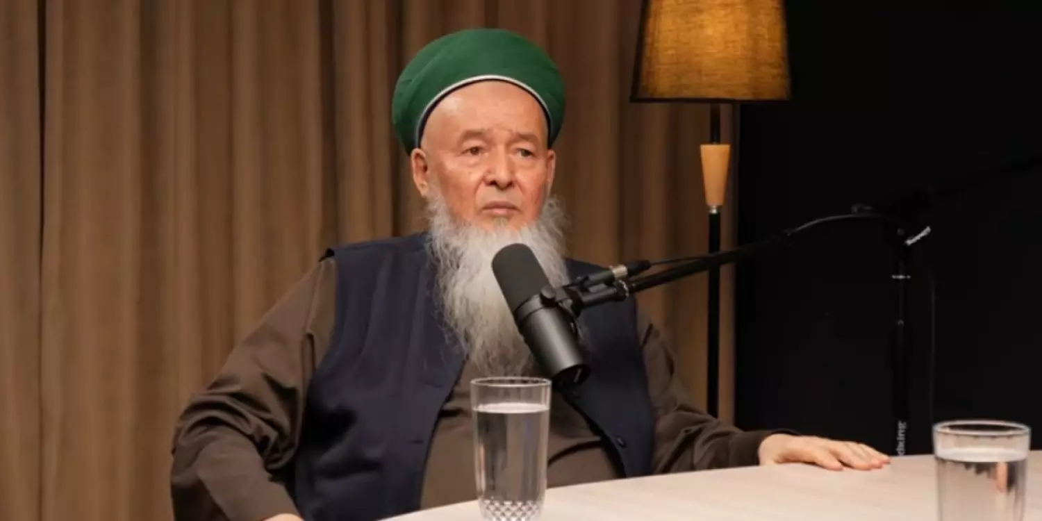 "Қайын атам сыйға берген еді": белгілі имам әйелін шәкіртіне үйлендіргенін айтты