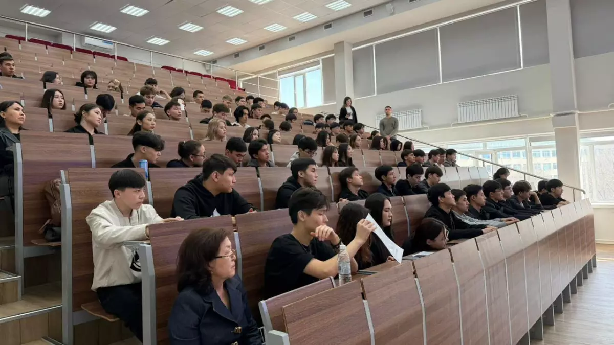 Республикалық референдум қорытындылары мен елдің даму бағдары жастармен бірге талқыланды