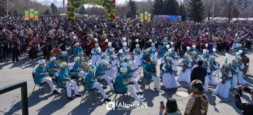 Мировой рекорд: более 5 000 домбристов одновременно исполнили песню в Усть-Каменогорске