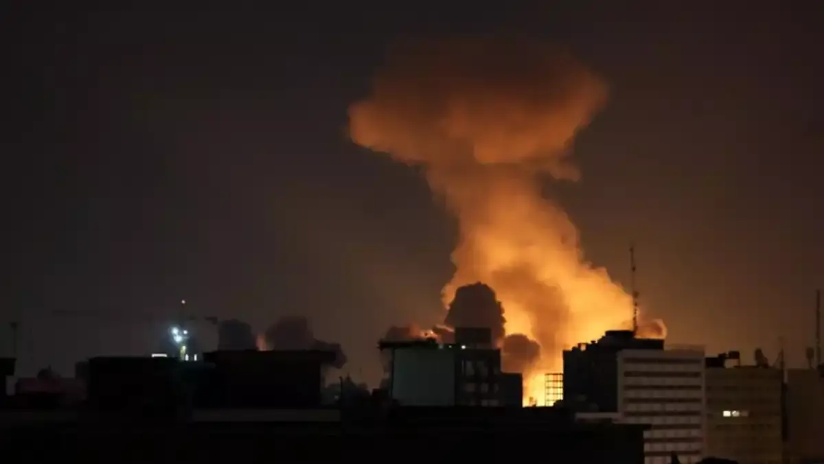 АҚШ пен Израиль Ирандағы екі ірі болат зауытына соққы жасады