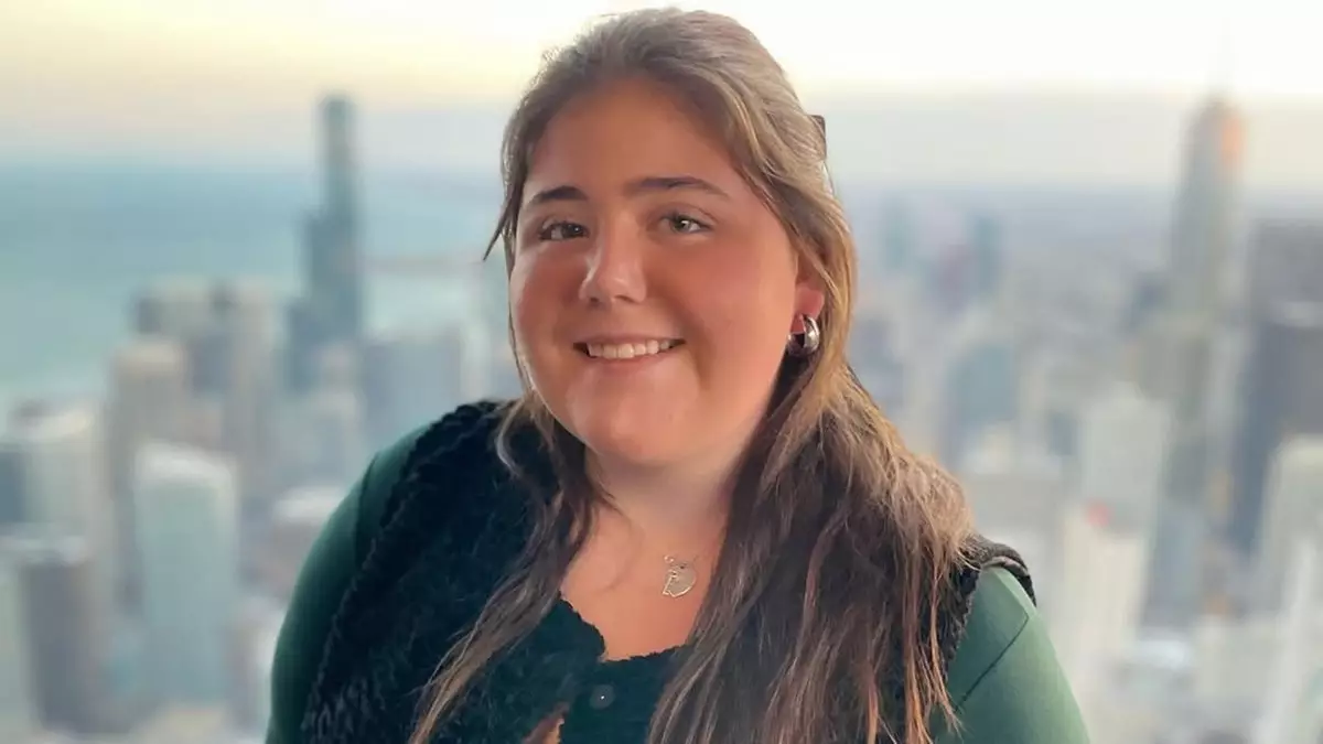 Университетская газета Шеридан Горман рекламирует трекер ICE после того, как первокурсницу, предположительно, убил нелегал.