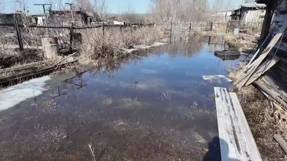 Петропавлда қар еріп, тұрғын үйлердің жертөлесін су басып қалды