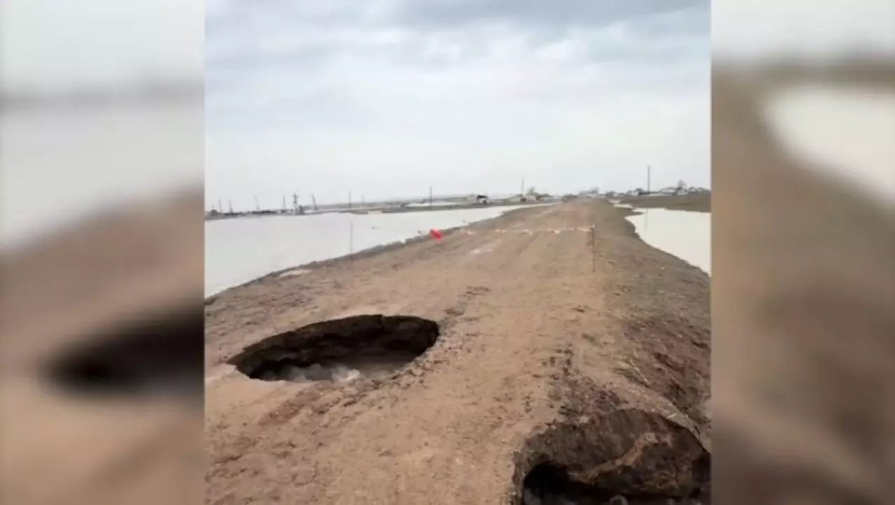 Талыми водами подтопило 10 участков дорог в ЗКО