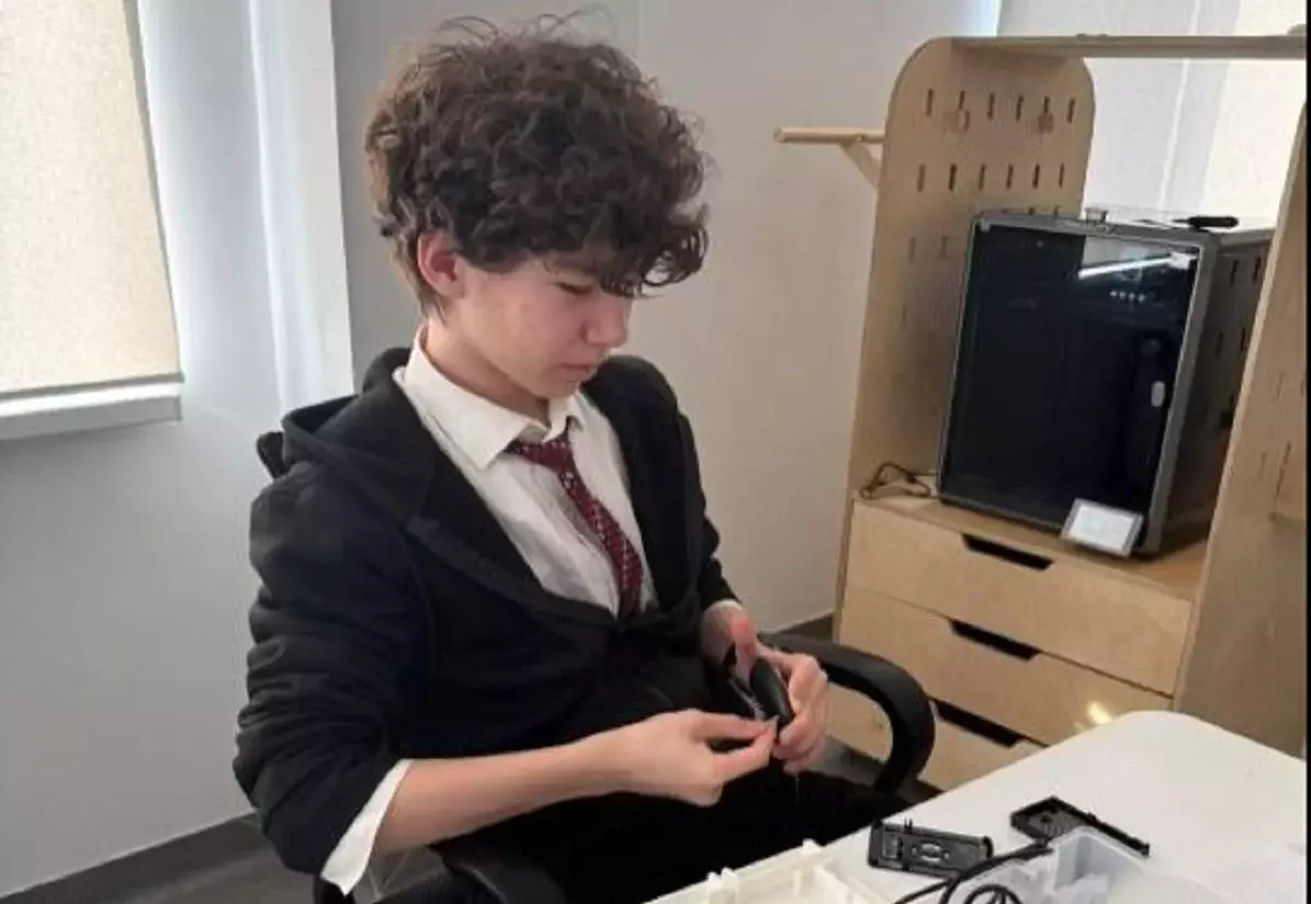 Астанада мектеп оқушысы компьютер құрастырып шығарды