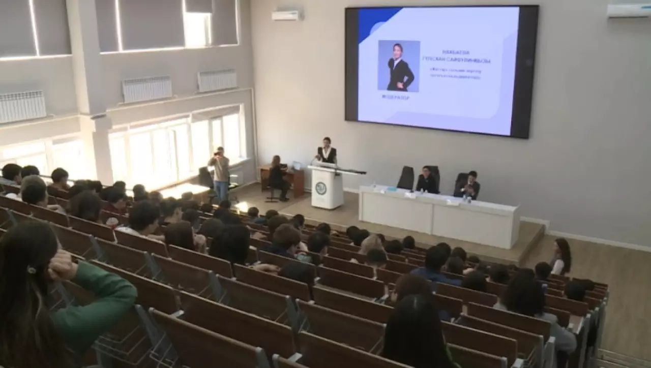 О роли молодежи в развитии страны говорили в Астане