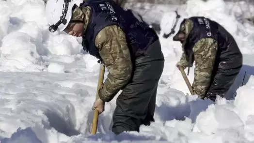ТЖМ әскери қызметшілері Алтай қаласын су тасқынынан қорғауда