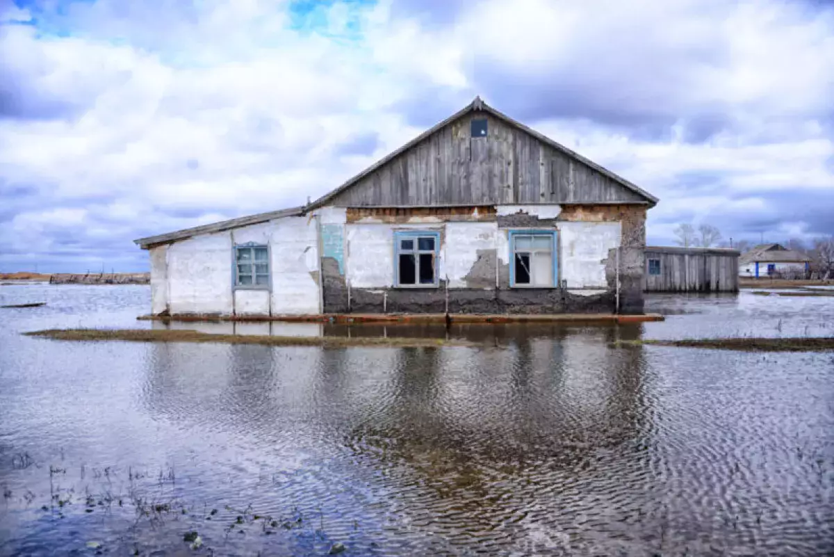 В Казахстане сотни населенных пунктов остаются под угрозой из-за продолжающихся паводков