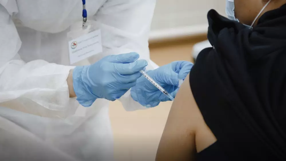 “Анықтамасыз кіргізбейді”. Шетелге шығар алдында қазақстандықтарға қандай екпелер қажет