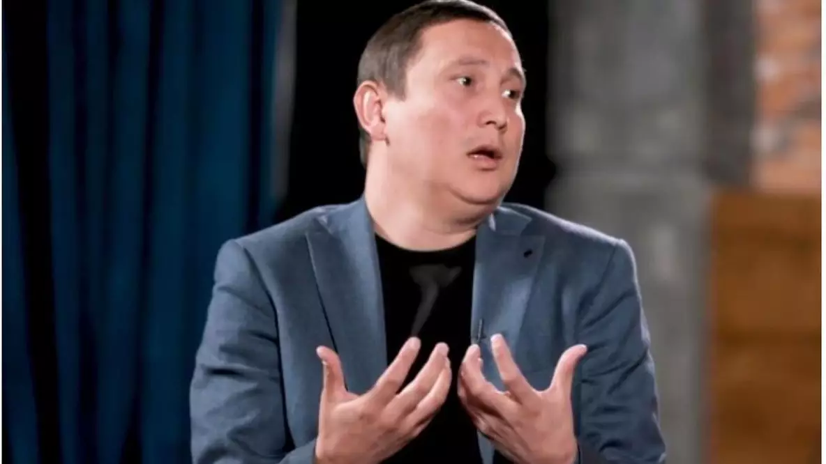 "Асаба тойдың быт-шытын шығарды": Жанболат пен Жазираның ұлының тойындағы масқара нәрселер айтыла бастады