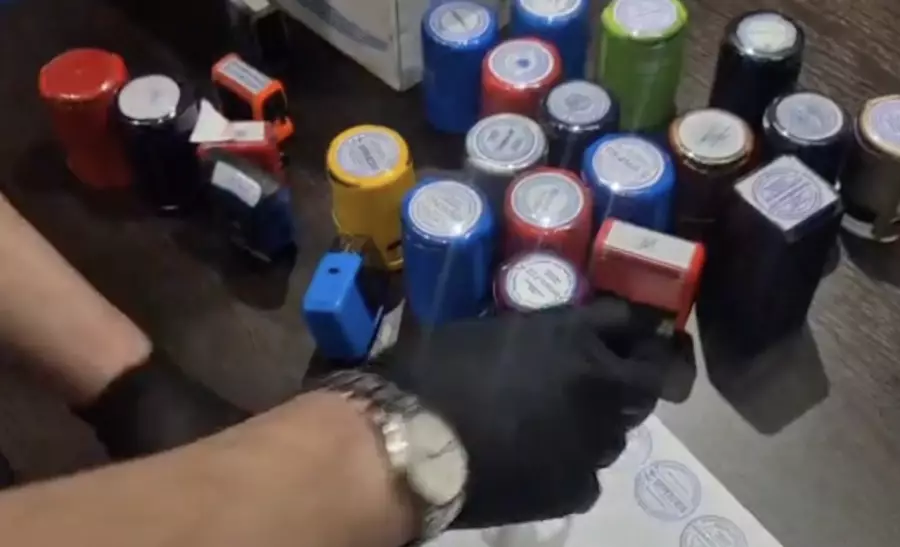 Алматыда 400-ден аса компания жалған лицензия алған