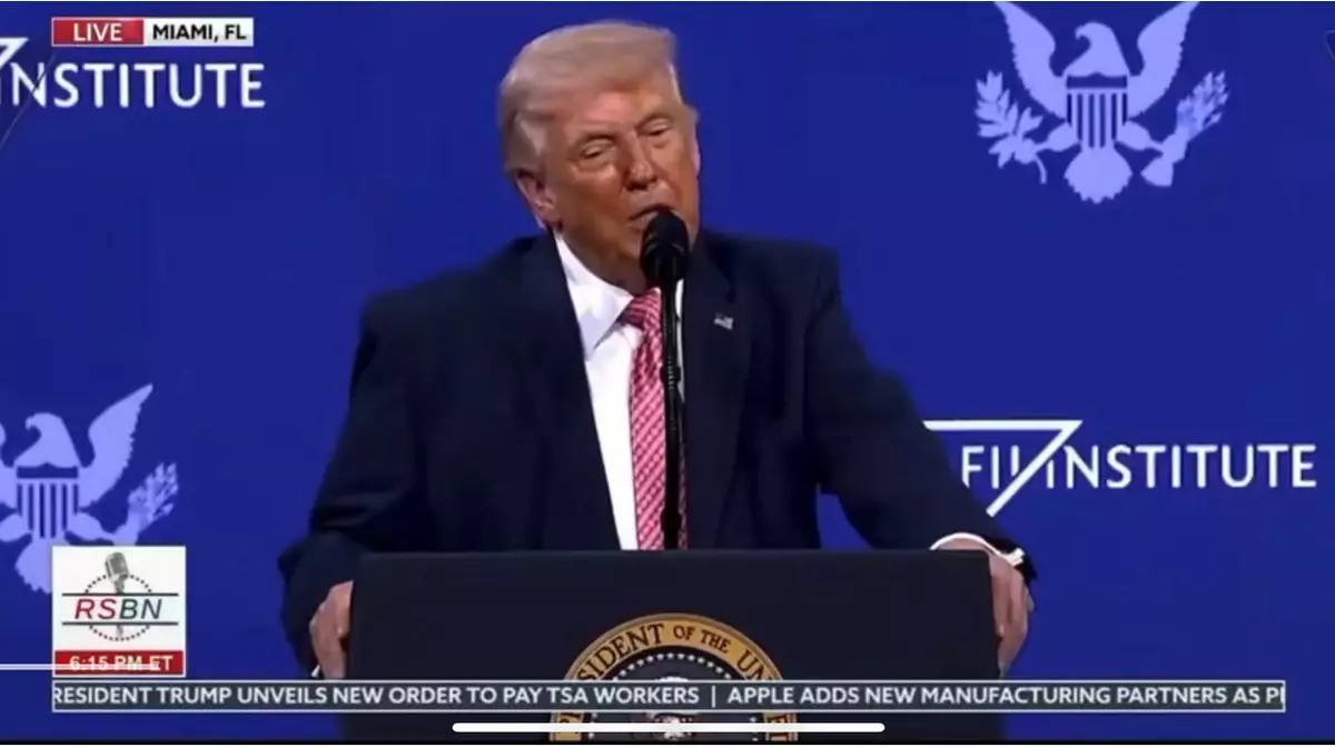 "Целовать мою задницу": Трамп унизил наследного принца Саудовской Аравии со сцены в Майами