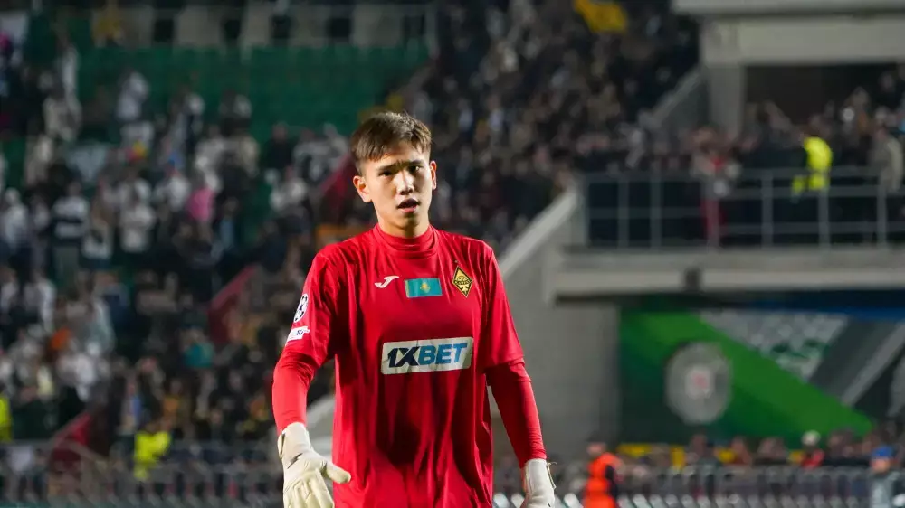 Удалением Калмурзы обернулся матч Казахстана в борьбе за выход на Евро