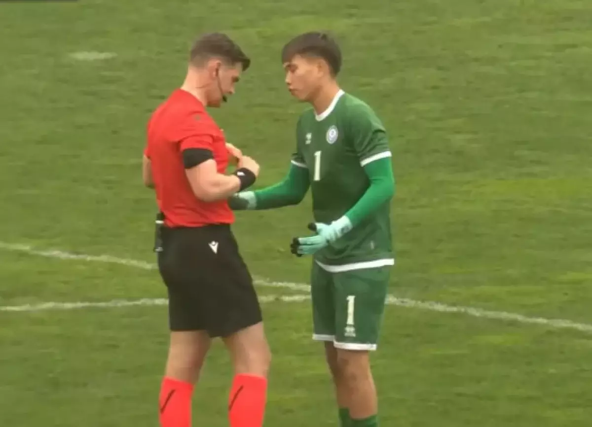 Калмурза был удален на 30-й минуте ключевого матча Казахстана