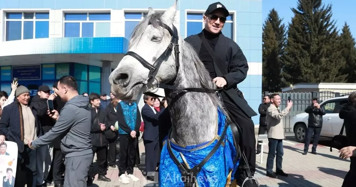  “Осындайда бәрі бергіш”: Шығыс Қазақстан халқы “МузАрт” тобына ат мінгізді 