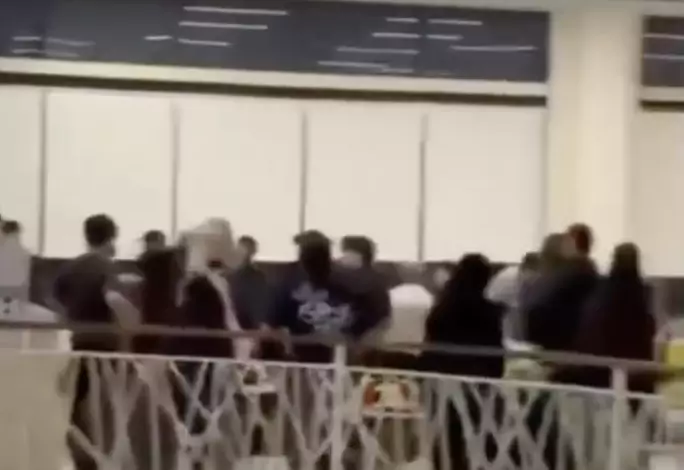 Астанадағы сауда орталығында жасөспірімдер жаппай төбелес шығарды