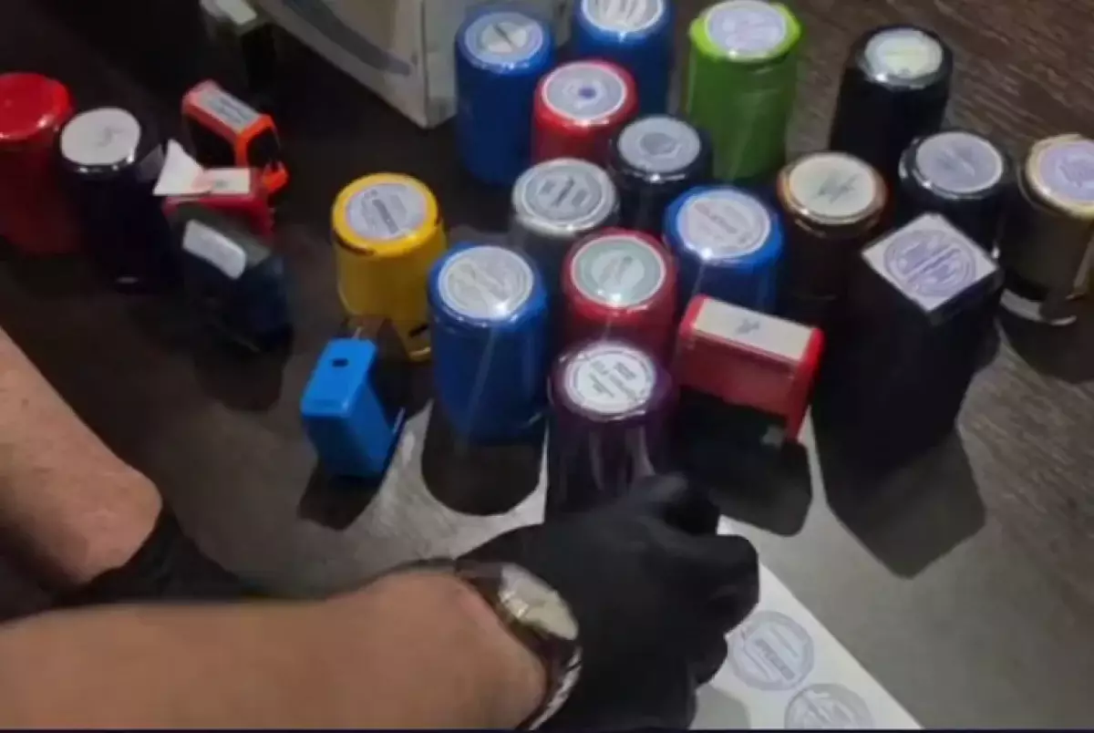 В Алматы раскрыли схему с незаконной выдачей сотен лицензий