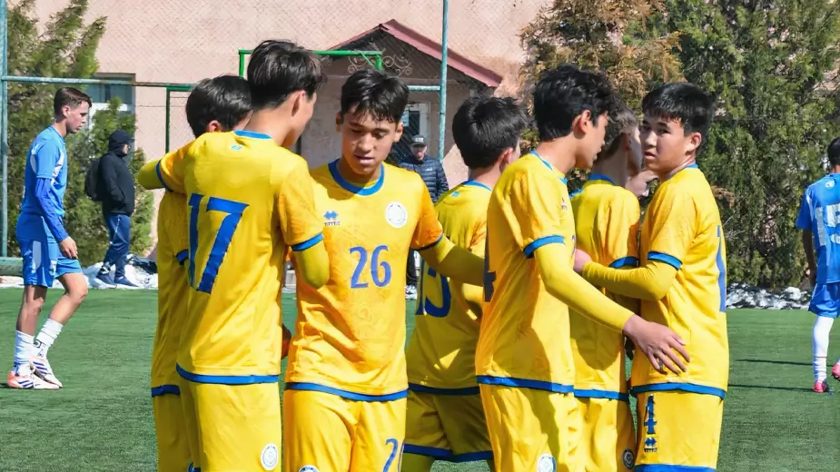 Таджикистан разгромил Казахстан на турнире по футболу среди юношей