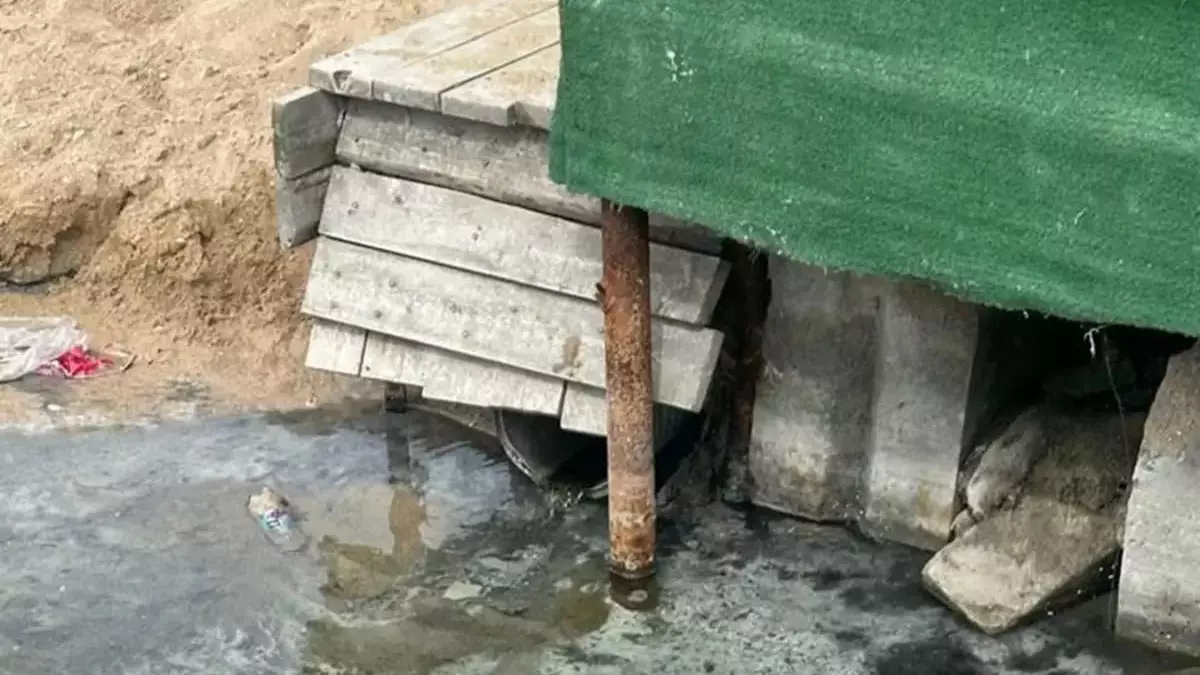 Жители Актау обеспокоены возможным сливом неизвестной жидкости в Каспий