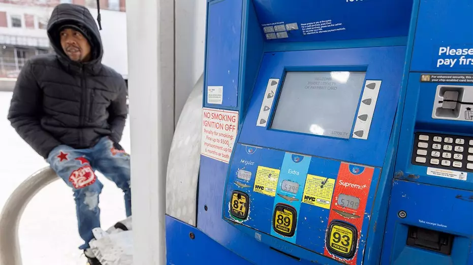 Нефть подорожала из-за конфликта с Ираном, но цены на бензин могут продолжить рост.