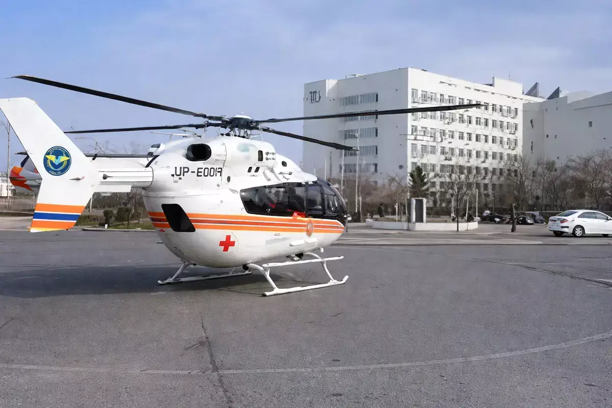 Лопнувшее колесо и спецрейс МЧС: пострадавших в ДТП супругов доставили в Актау на вертолете - новости на Lada.kz 28.03.2026