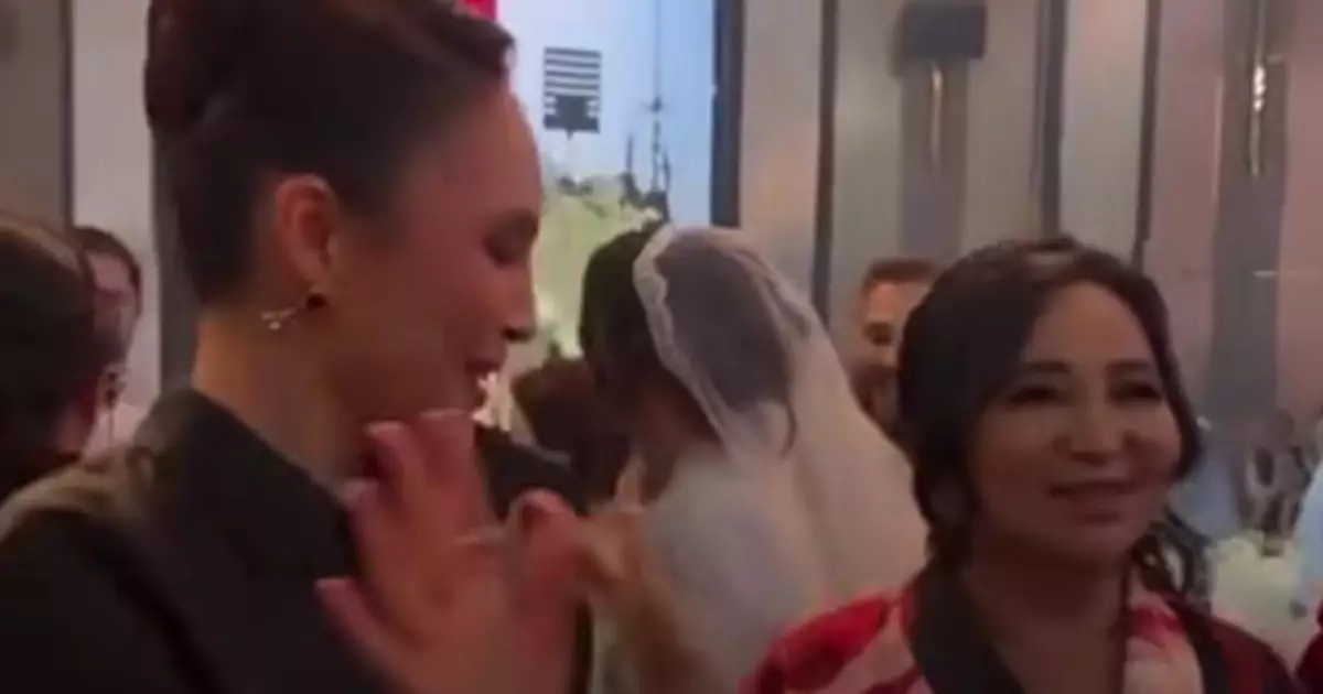  “Жұлдыз құтырып кетті”: ене мен келін тойда бидің түбін түсірді 