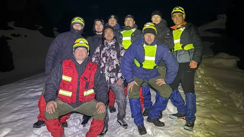 Алматыда таудан өздігінен түсе алмаған екі жасөспірім құтқарылды