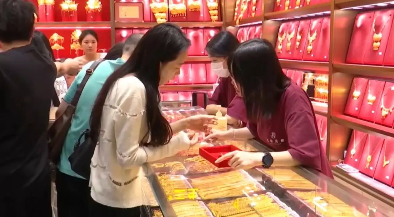 Қытайда алтын құлдырады