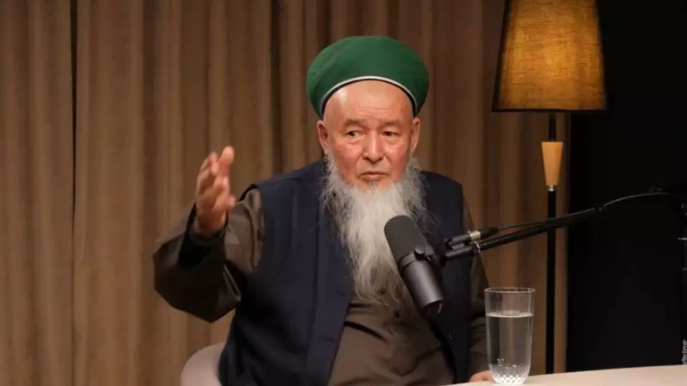 "Әйелімді шәкіртіме сыйладым": Сұмдық сұхбат берген имамның басына бұл үйірілді