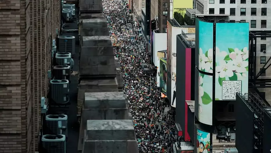 No Kings: Миллиондаған америкалық Трампқа қарсы наразылыққа шықты