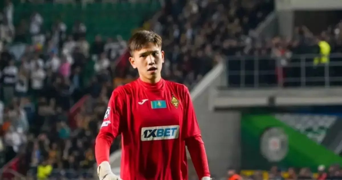  Украинаға қарсы футбол ойынында Шерхан Қалмұрза алаңнан қуылды 