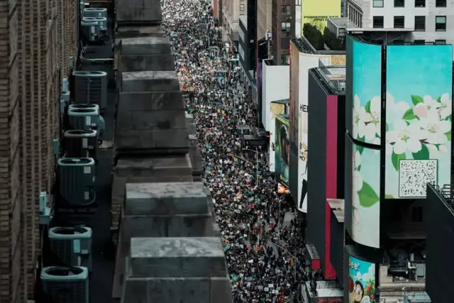 Миллиондаған америкалық Трампқа қарсы наразылыққа шықты