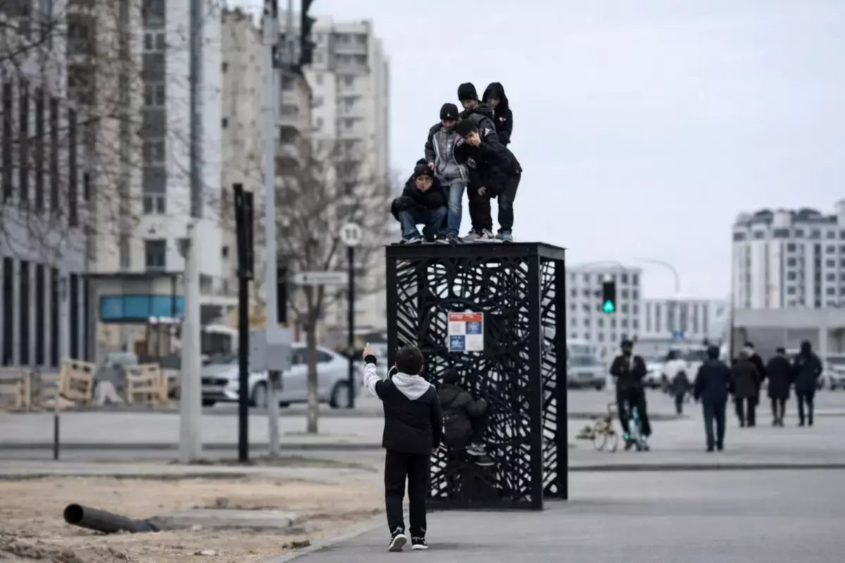 Детский вандализм в Актау: новые инсталляции под угрозой разрушения - новости на Lada.kz 29.03.2026