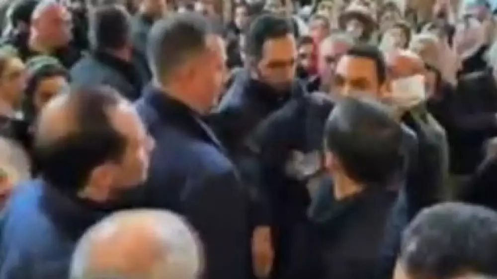 Премьера Армении Пашиняна пытались ударить в церкви - видео