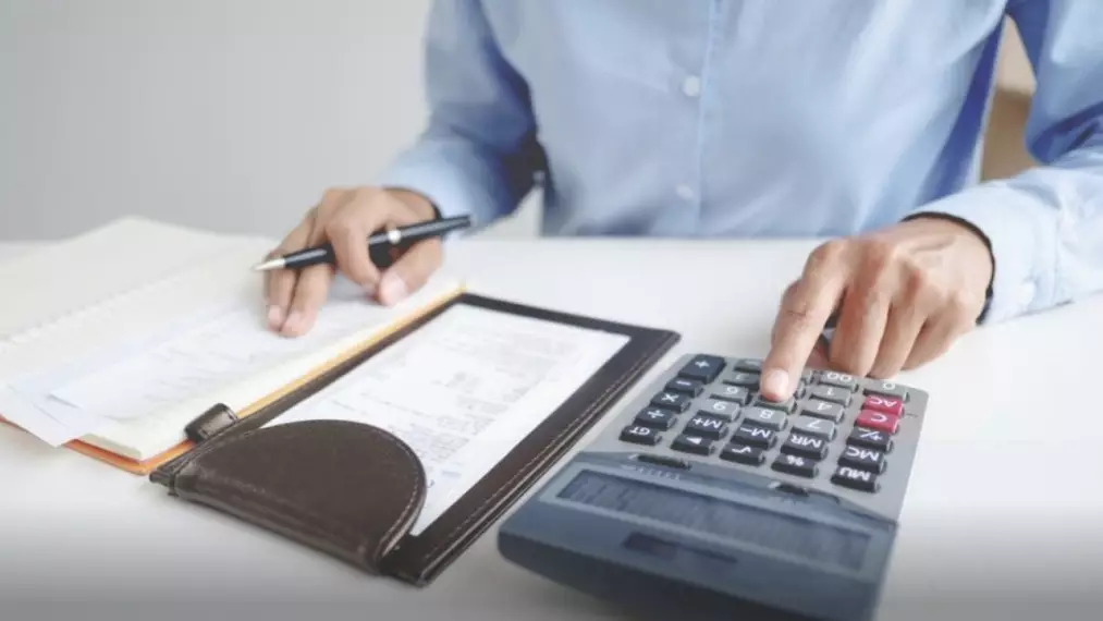 Қазақстандағы көлік салығы: кім төлейді, қалай есептеледі және нені білу керек?