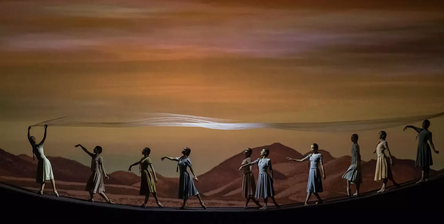 Жусан: как балет без сюжета рассказывает историю Казахстана