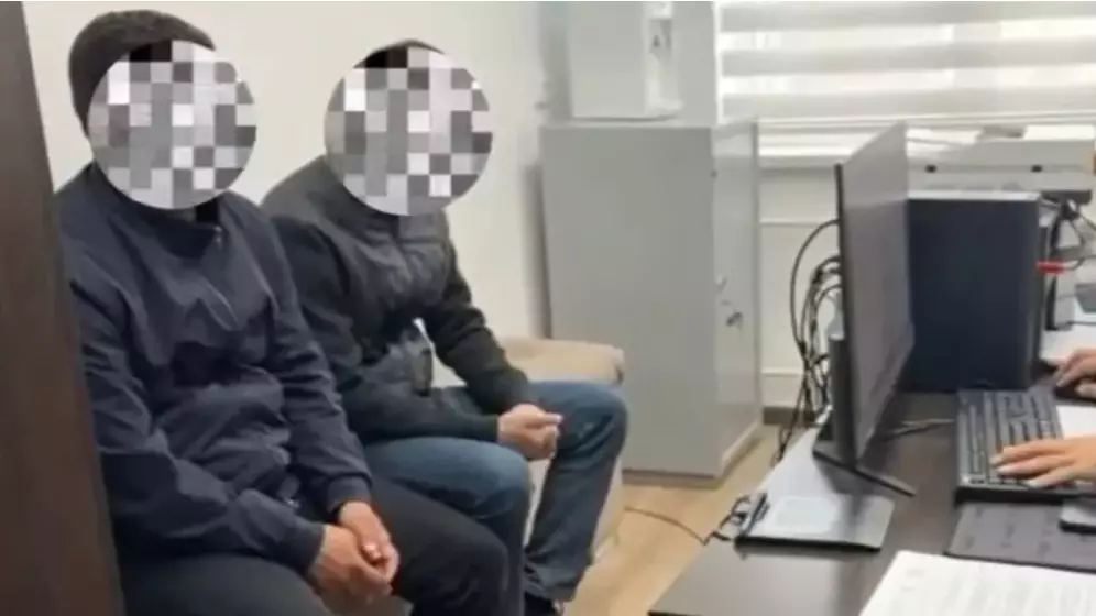 Түркістанда бейнебақылау камераларын қасақана бүлдірген екі жігіт ұсталды