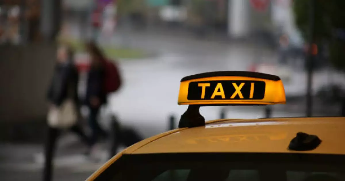  Атырауда такси жүргізушісі жолаушыны пышақтап кетті 