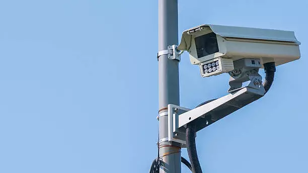 Двое парней «отомстили» видеокамерам за дорожные штрафы