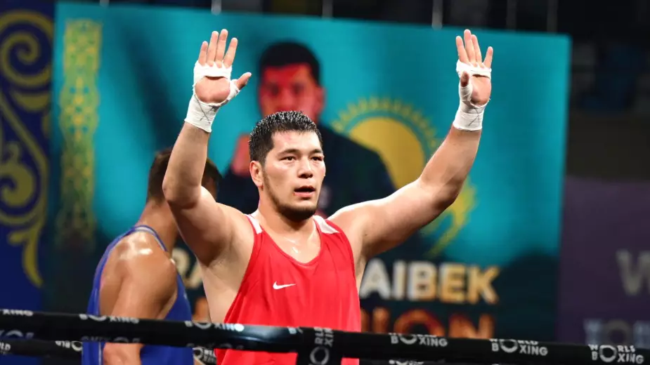 Айбек Оралбай заявил о желании превзойти достижение Левита на ЧА по боксу