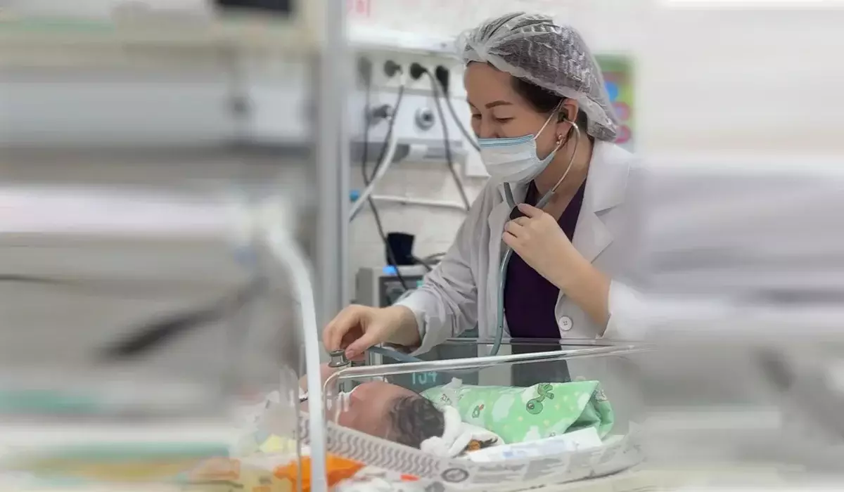 Алматыда салмағы 1159 грамм, бойы 35 сантиметр болып туған нәресте аман-есен шығарылды