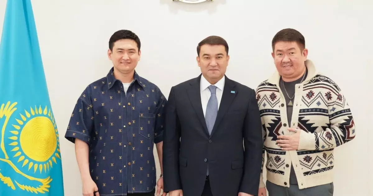  Түркістан облысының әкімі жұмыс барысымен Төреғали Төреәлімен кездесті 