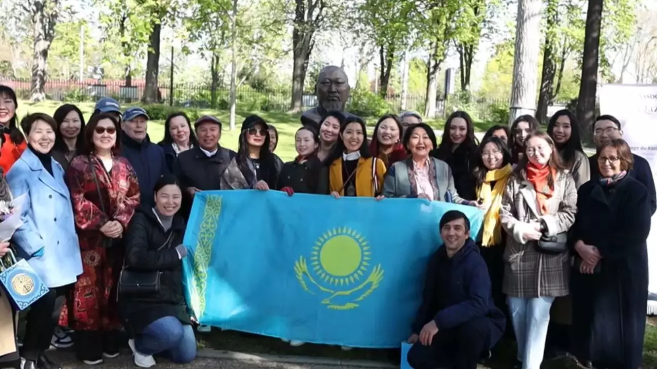 Стихи Абая прозвучали на восьми языках во Франции