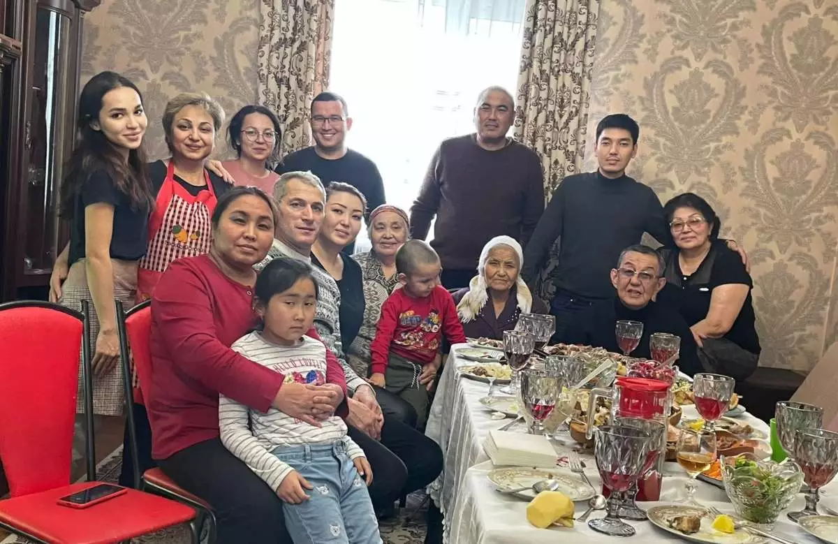 "Пасханы да, Ораза айтты да бірге тойламыз": Қазақстандық ару көпұлтты отбасындағы татулық пен ерекше дәстүрлері туралы айтты