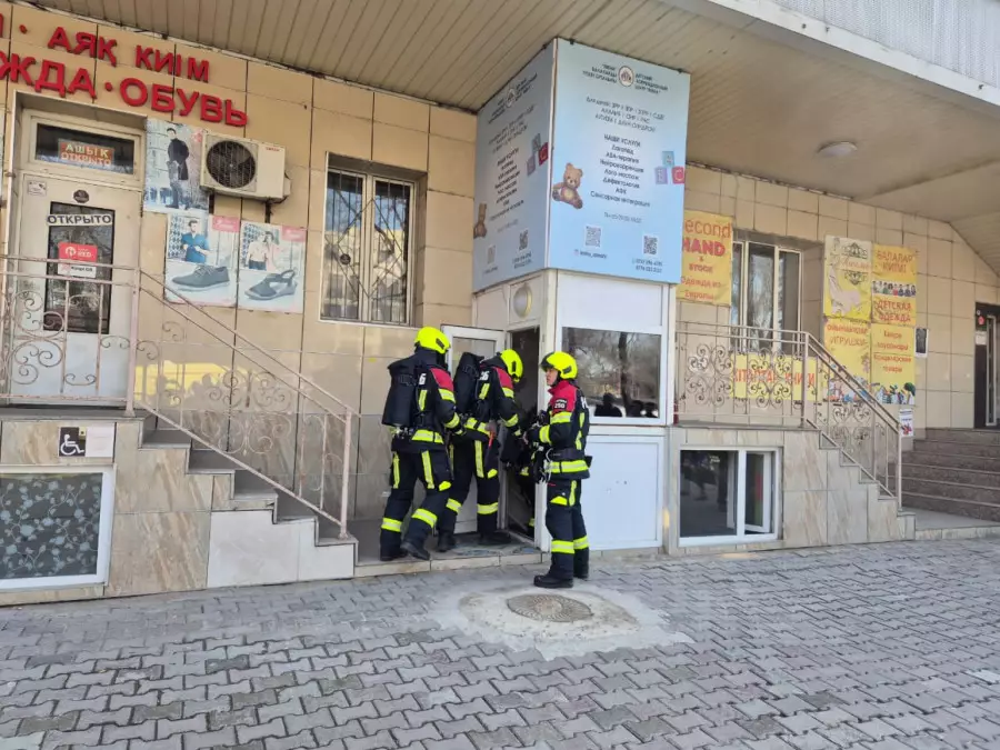 Алматыда түтін басқан ғимараттан 50 адам құтқарылды: зардап шеккендер бар
