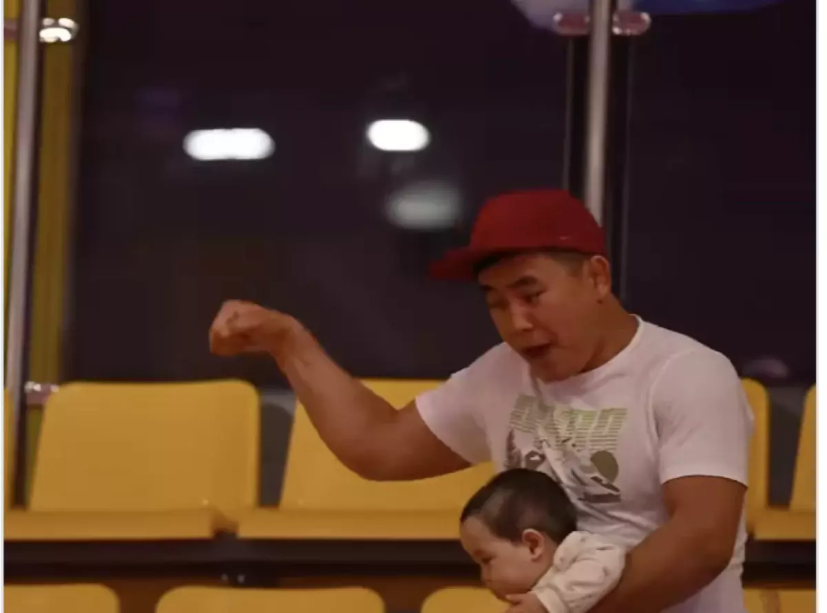 Мужчина растрогал Казнет поддержкой сестры на Кубке Казахстана