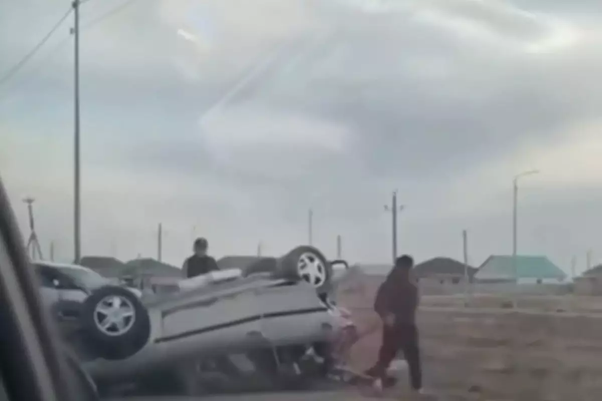 Атырауда тағы жол апаты: екі сәби көз жұмды — жолдағы жауапсыздық қашан тоқтайды?