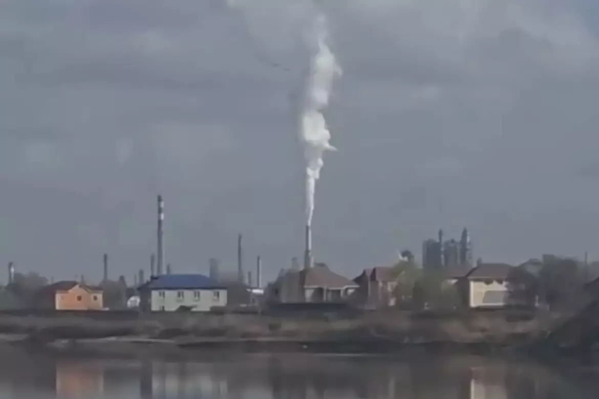 Атырауда тағы да сасық иіс: халық тұншығып отыр, жауапты кім береді?