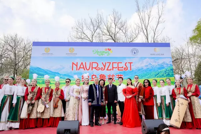 Қытайда «Қазақконцерт» әртістерінің өнерін 5000-нан астам көрермен тамашалады