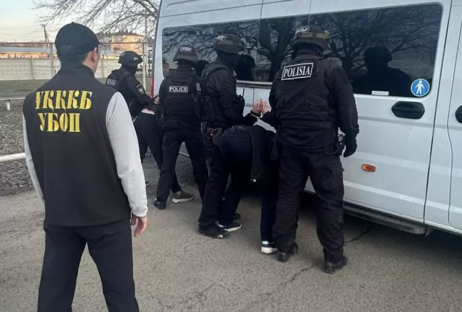 БҚО-да полицейлер мен бір топ адамның арасында келіспеушілік туындаған (видео)