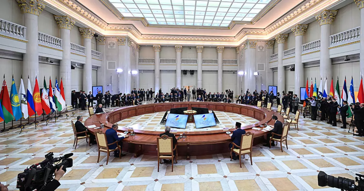   Қазақстан көпвекторлы саясатты тәуекелдерді басқару үшін де қолдануы тиіс – Жанат Момынқұлов   